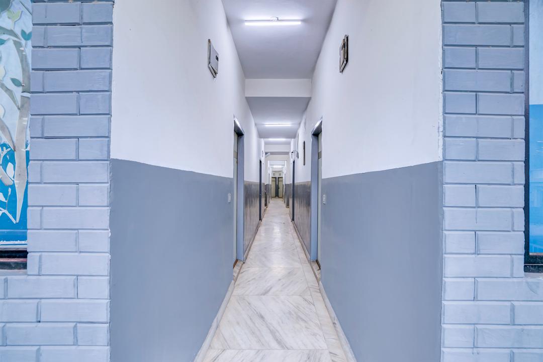Super Hotel O DLF Phase 1 Metro Station Gurugram in Gurgaon