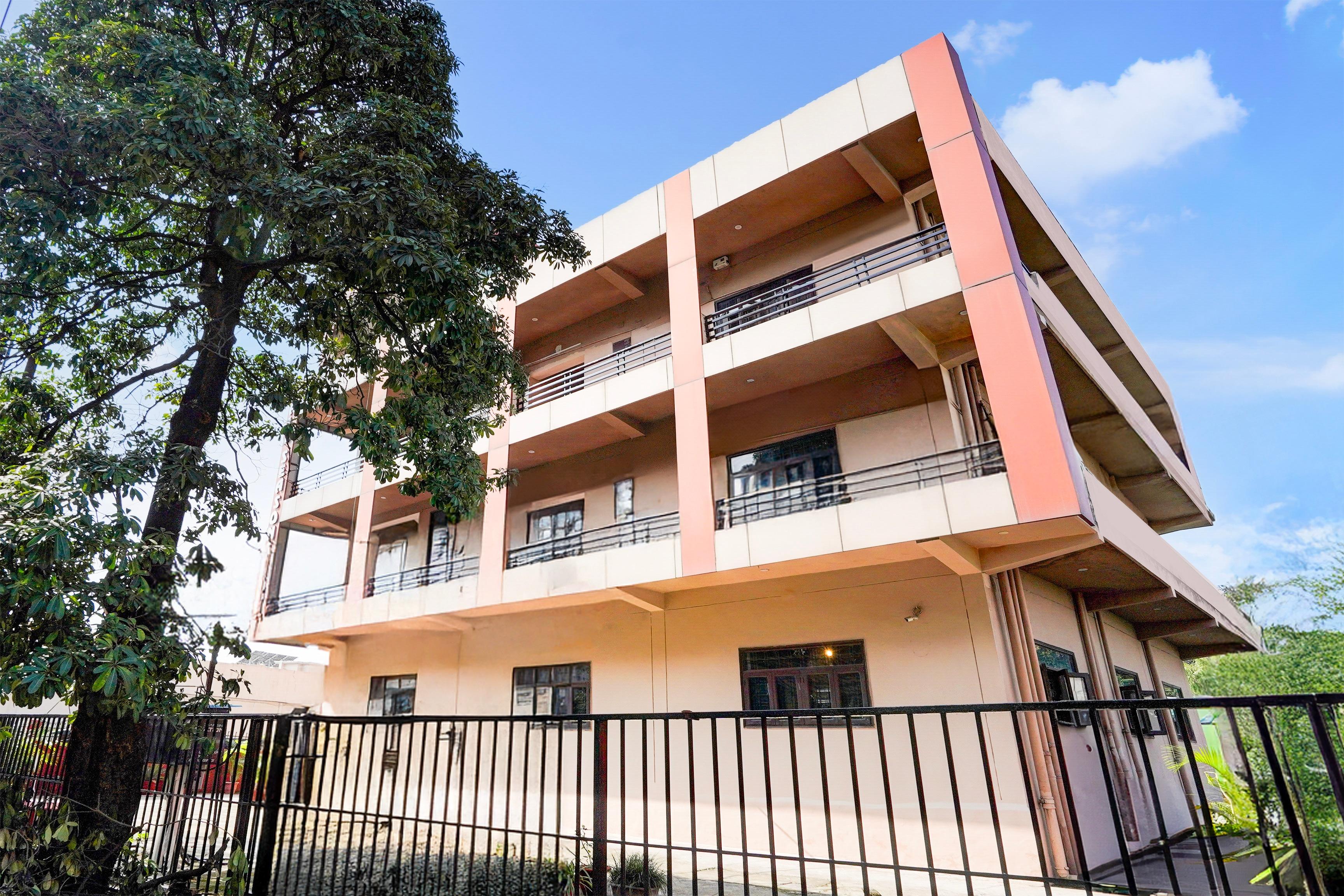 Super Hotel O GMS Road Ballupur Chowk in Dehradun