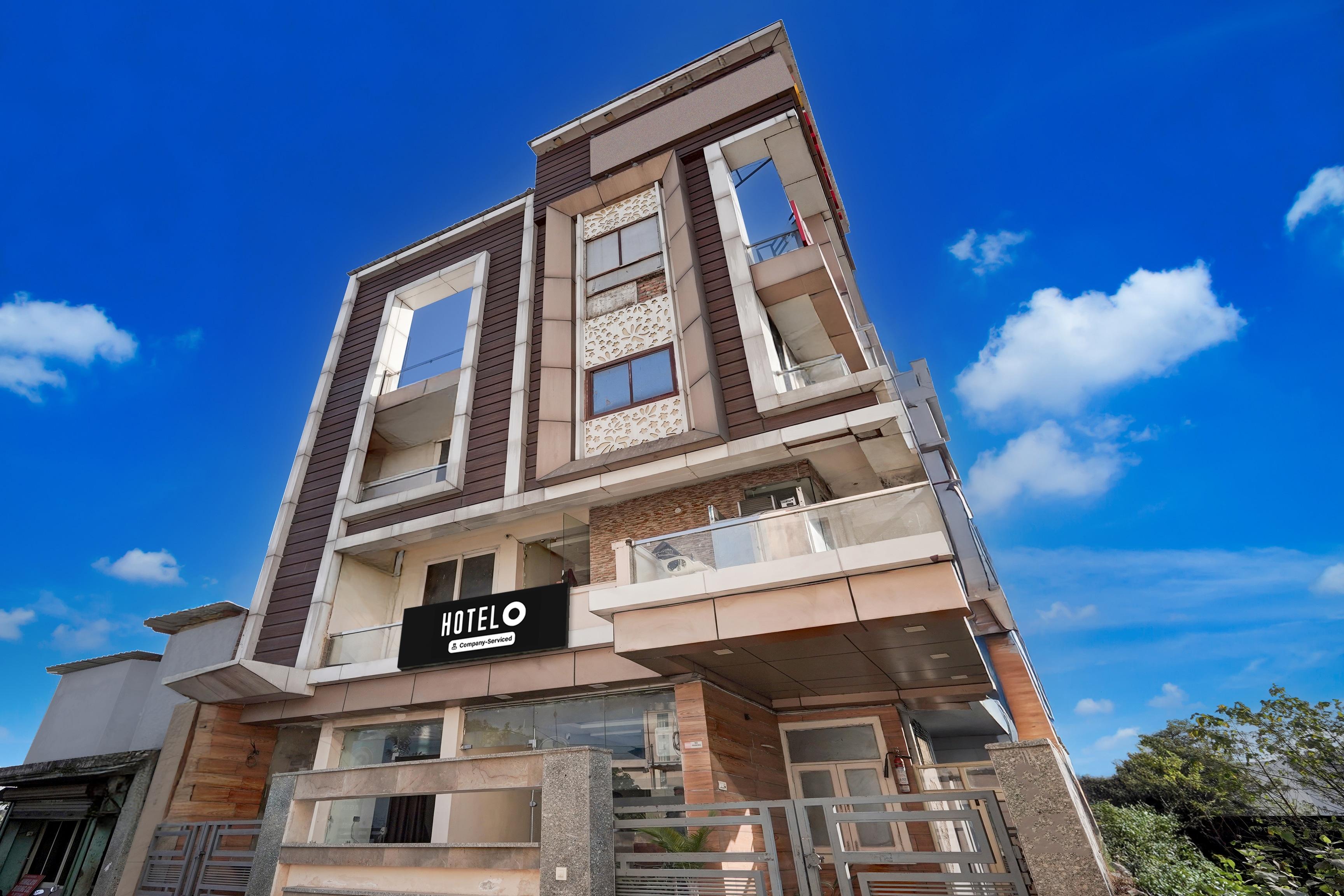 Super Hotel O GMS Road Near Bus Stand in Dehradun