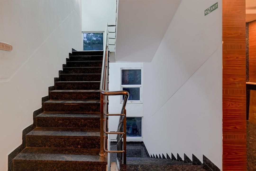 Super Townhouse Arcot Road Near Kauvery hospital in Chennai