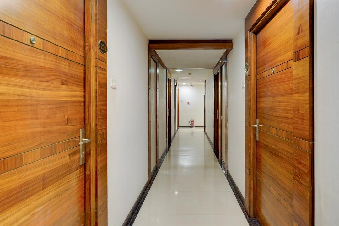 Super Townhouse Arcot Road Near Kauvery hospital in Chennai