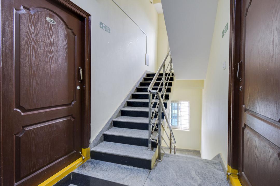 Super Townhouse Hitech City Madhapur in Hyderabad