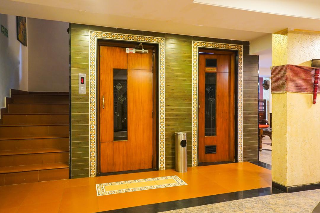 Super Townhouse Oak Prabhat Road in Pune