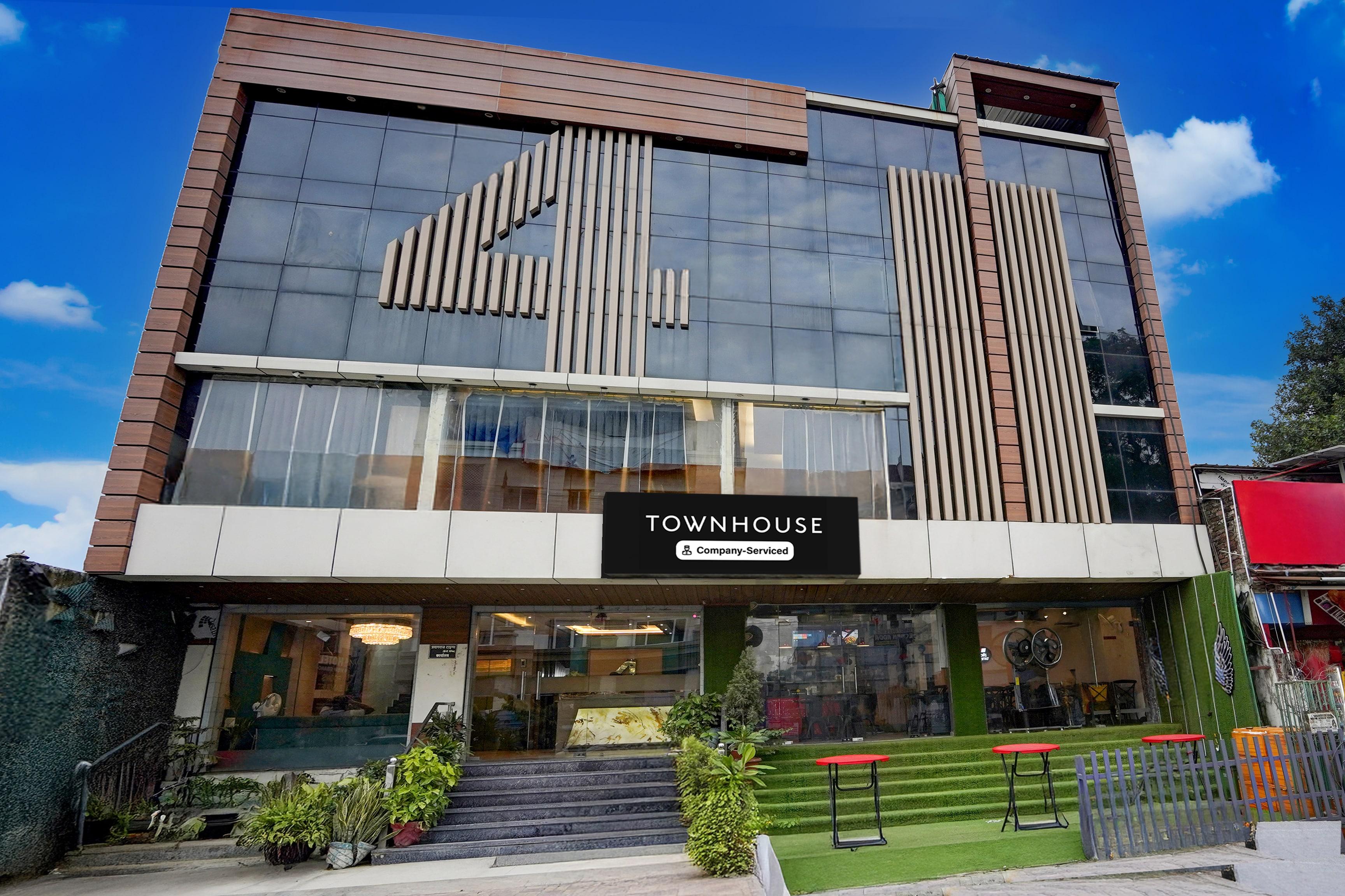 Super Townhouse Prayagraj Central Bus Terminal Formerly Hotel Four View in Prayagraj