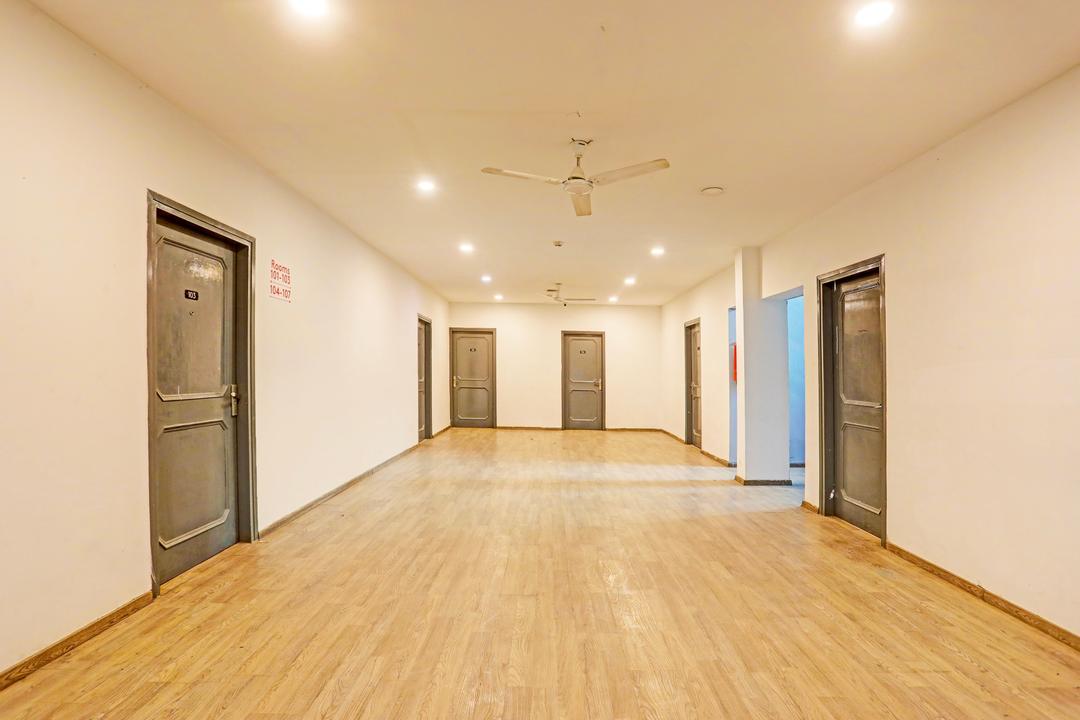 Super Townhouse Vijay Khand Gomti Nagar in Lucknow