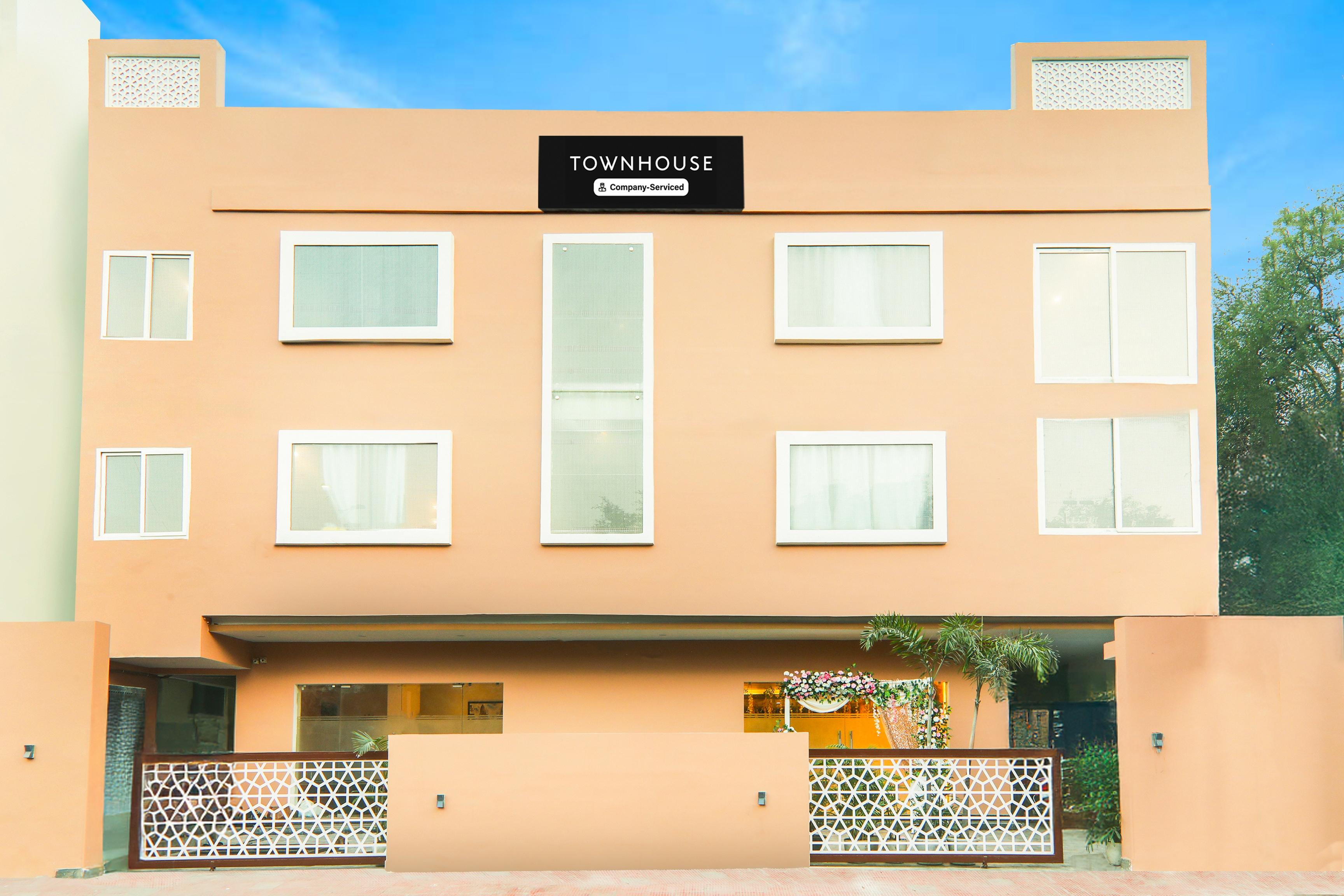 Super Townhouse Viraj Khand Formerly Veridian Inn in Lucknow