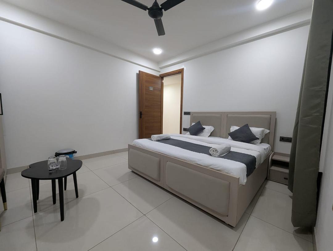Shft-In Hotel in Noida