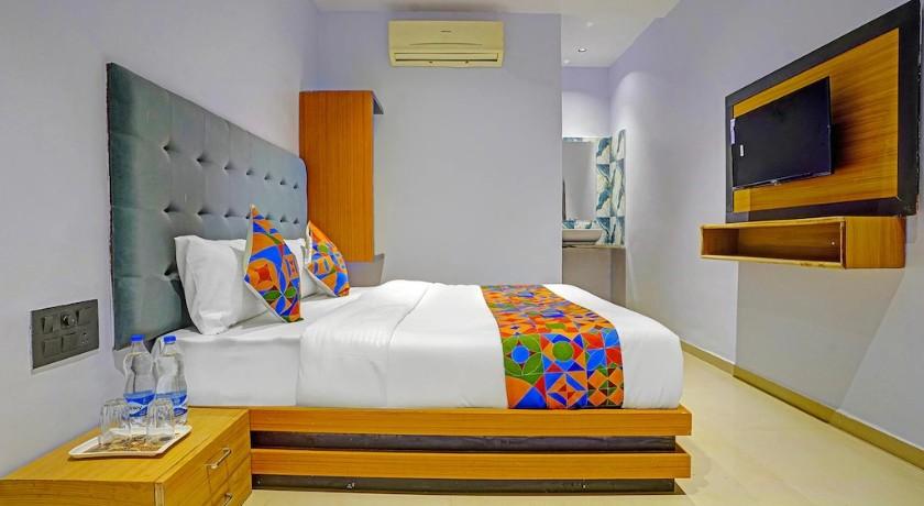 Hotel Nidhivan Palace in Surat