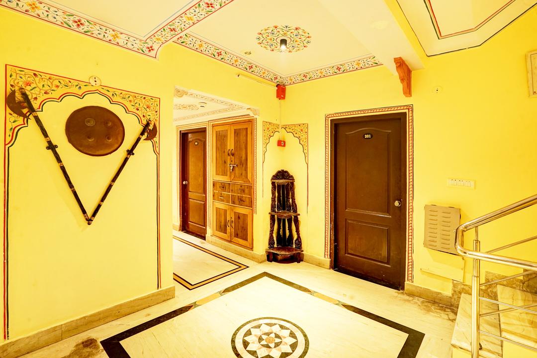 Super Collection O Gangapole Amer Road Formerly Rewa Garh in Jaipur