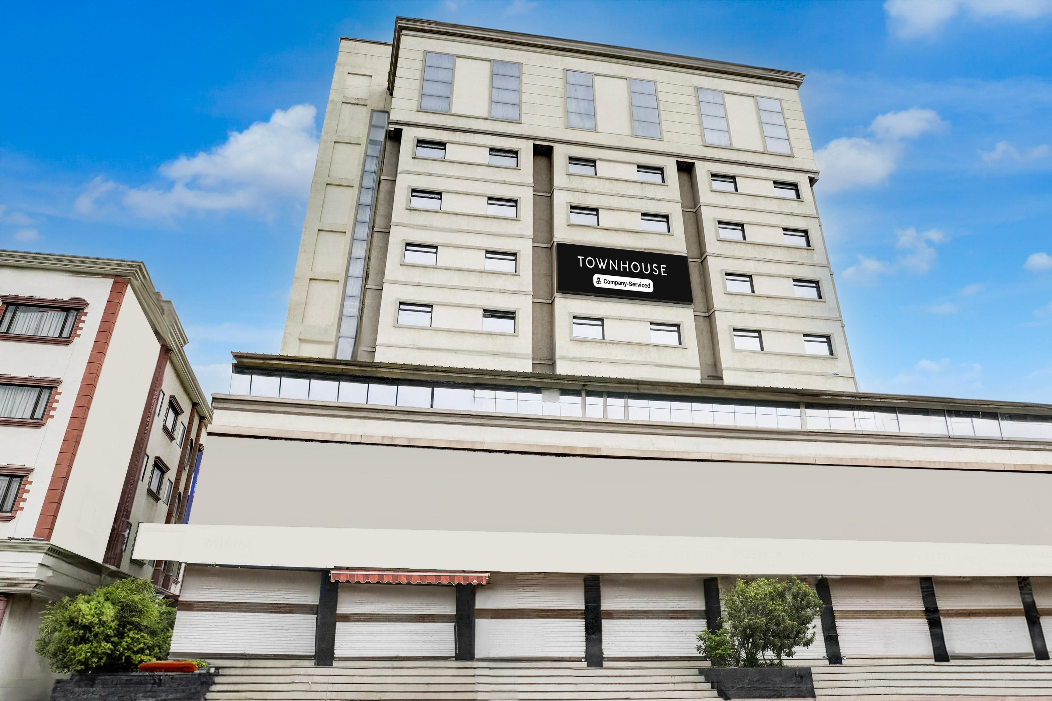 Super Townhouse Anand Formerly Hotel The Maison in Anand