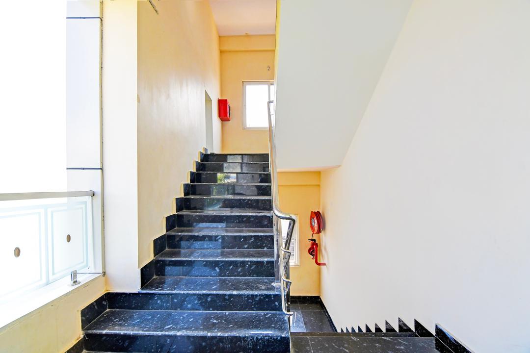 Super Townhouse Dwarakanagar Near Gurudwara in Visakhapatnam