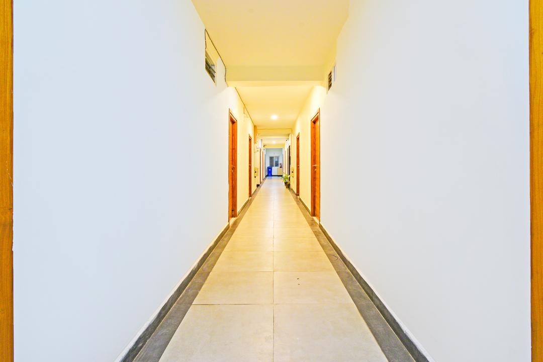 Super Townhouse Kondapur Near Botanical Garden Formerly RRR Inn in Hyderabad