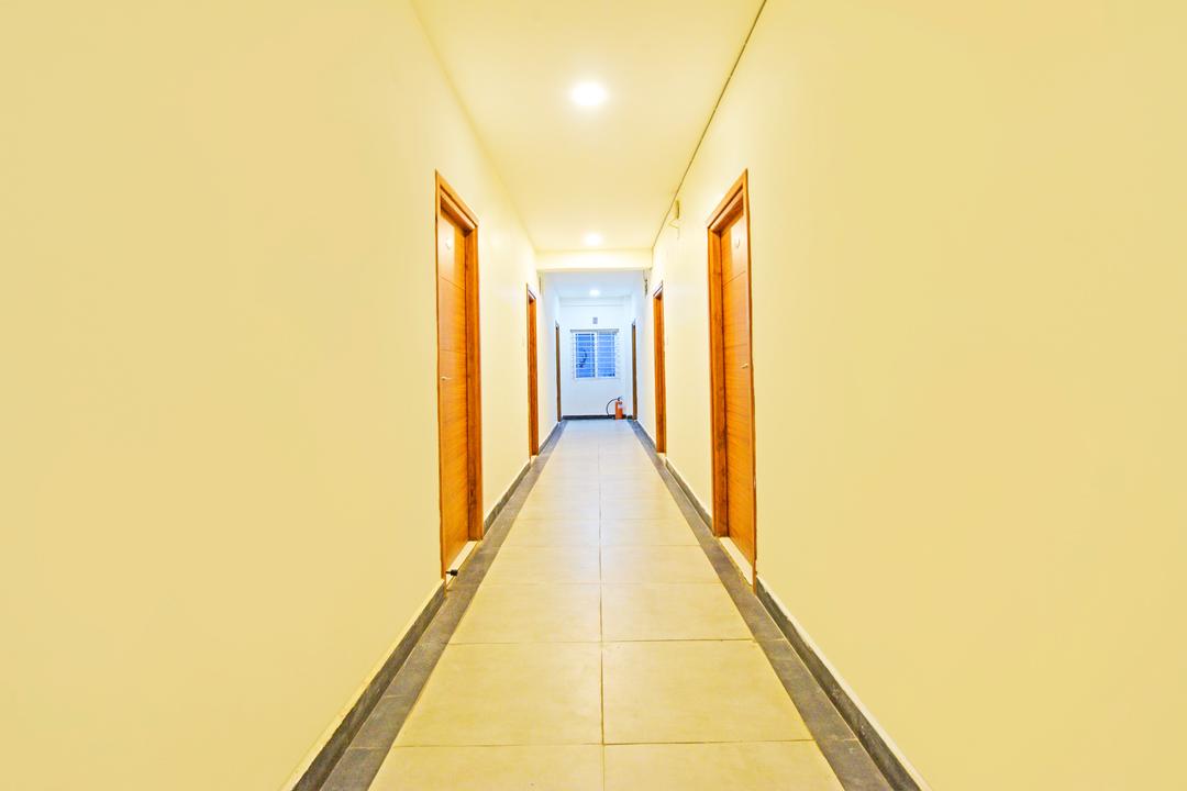 Super Townhouse Kondapur Near Botanical Garden Formerly RRR Inn in Hyderabad