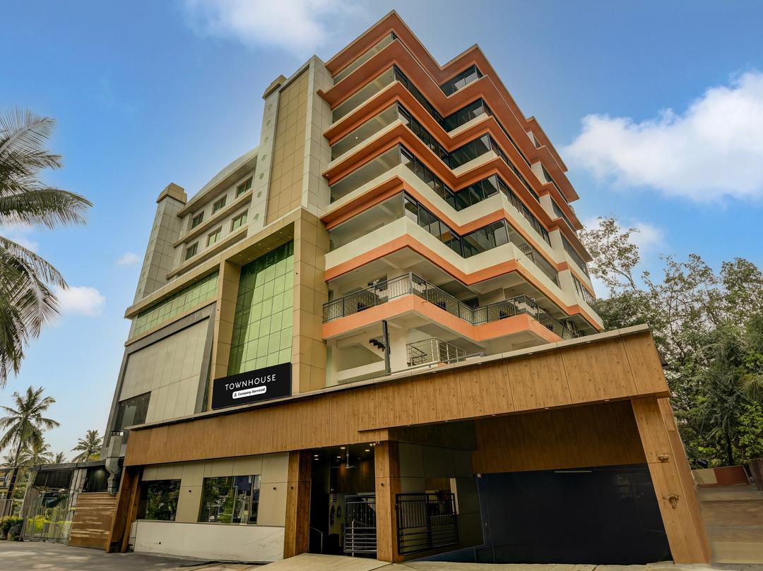 Super Townhouse Madgaon in Goa