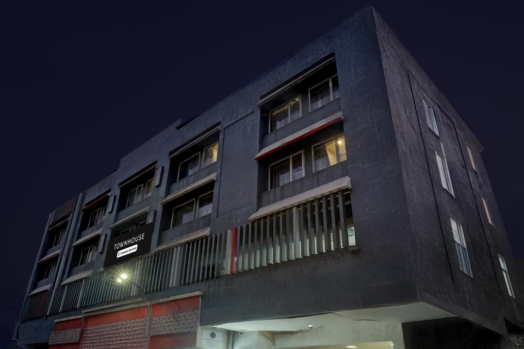 Super Townhouse MG Road Pune in Pune