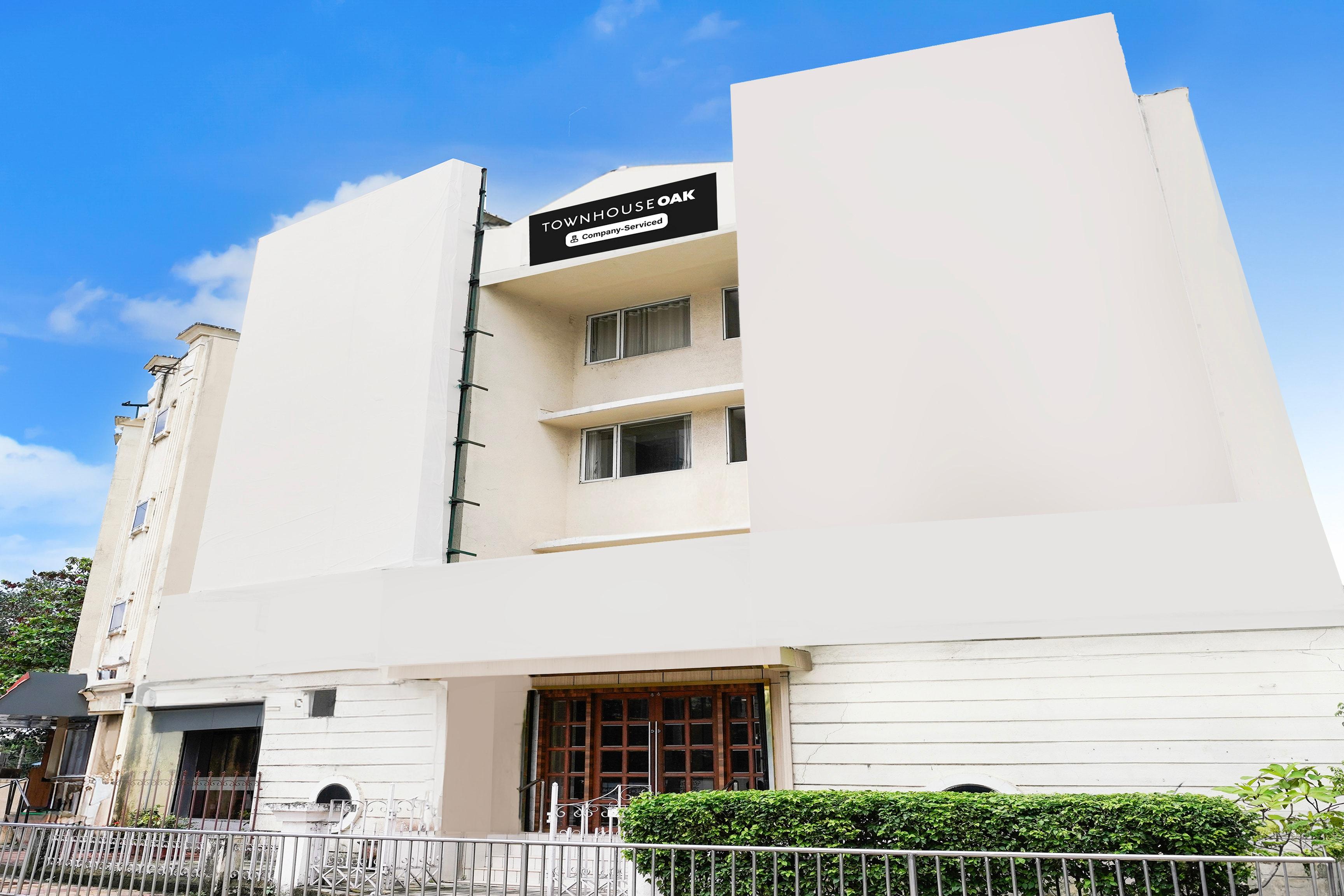 Super Townhouse Oak Vashi in Navi Mumbai