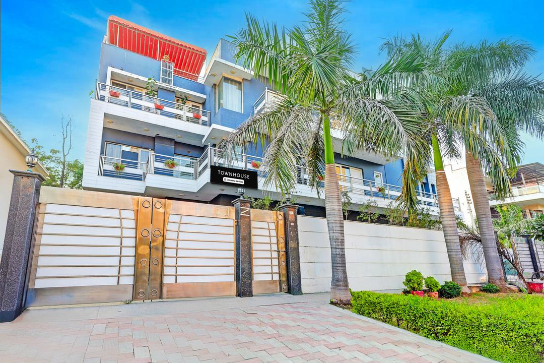 Super Townhouse Sector 49 Sohna Road in Gurgaon