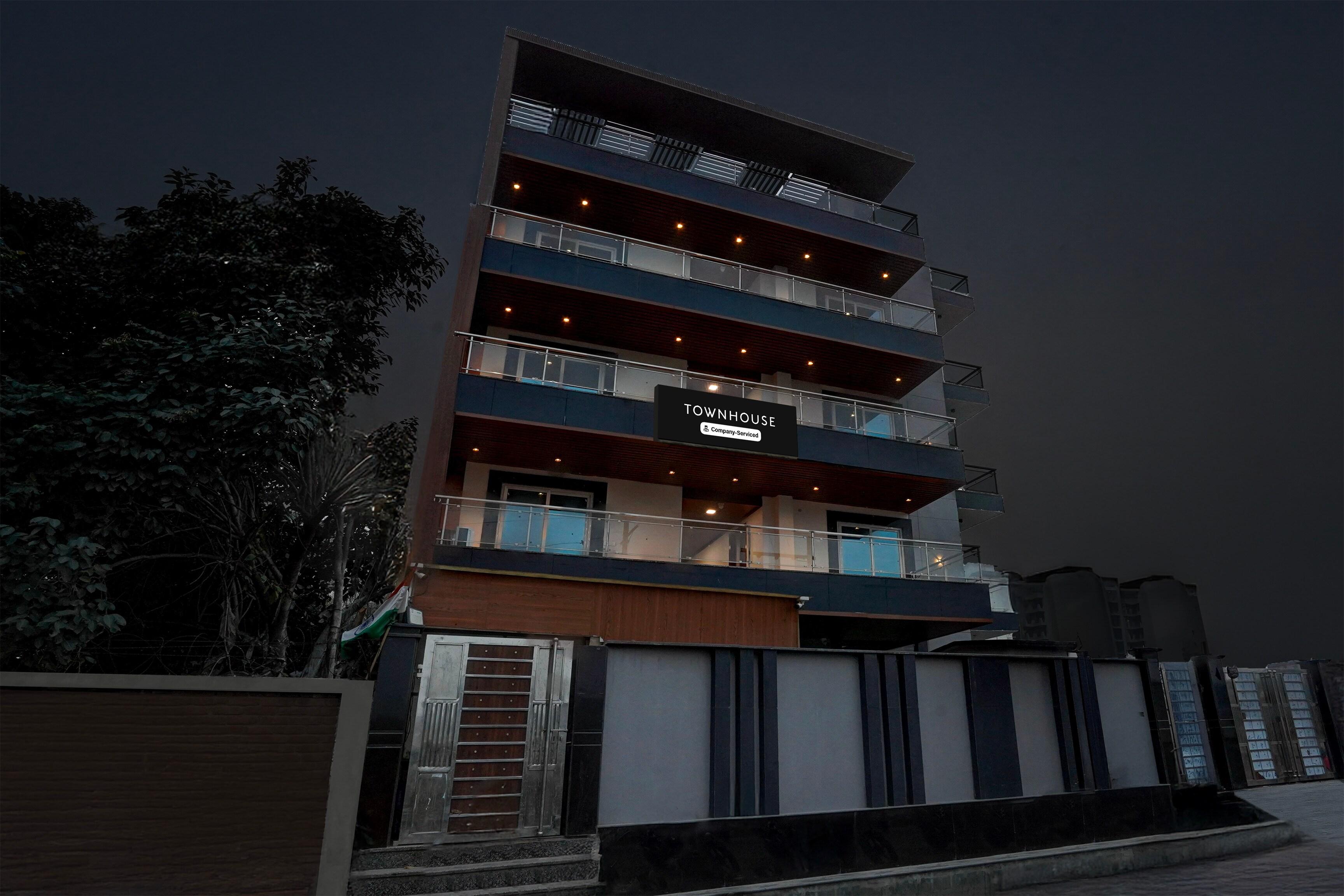 Super Townhouse Sector 93 Noida Expressway in Noida