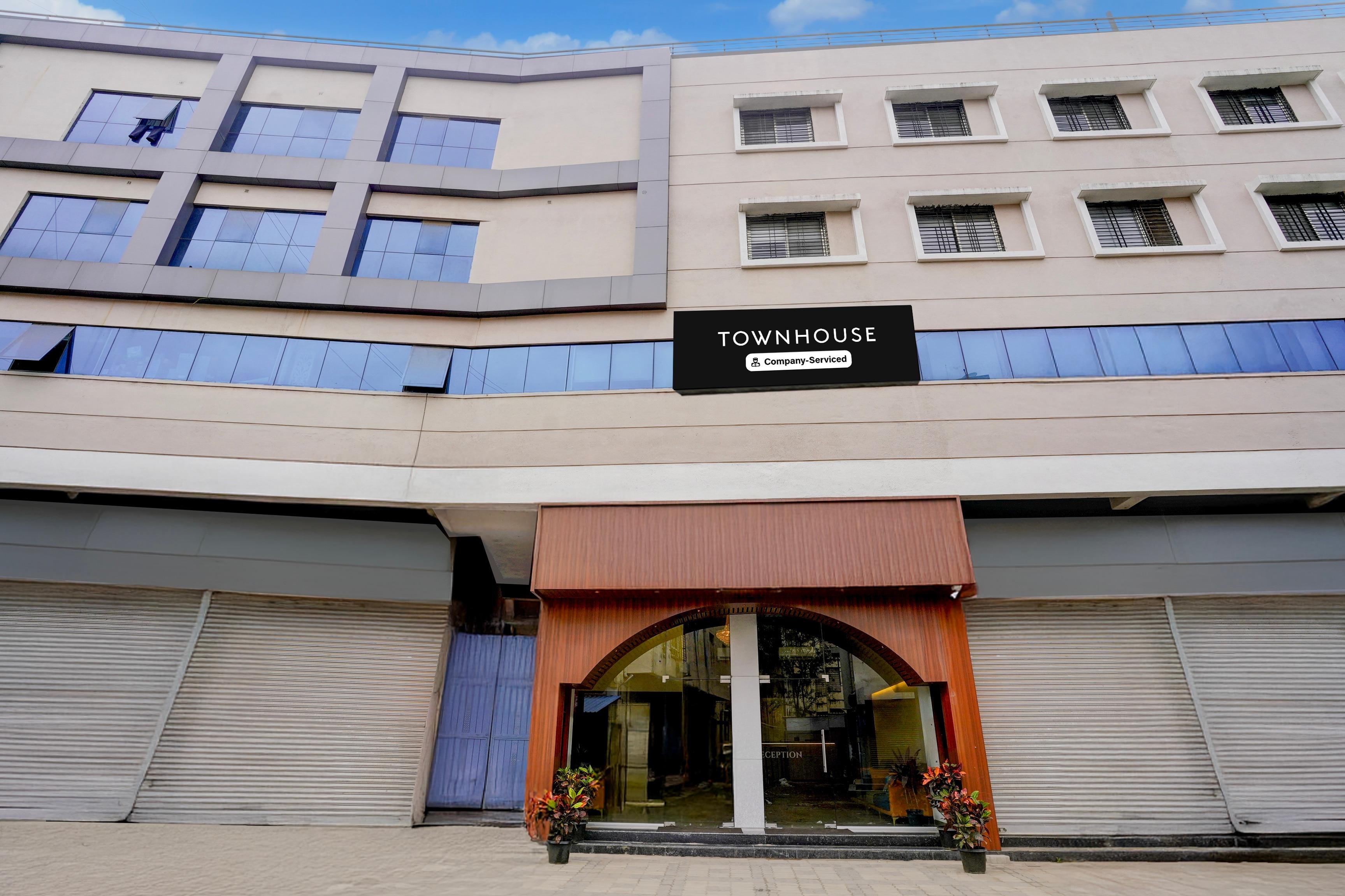 Super Townhouse Skyboat XLO Point in Nashik