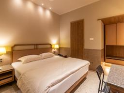 Hotel Reay Road Residency in Mumbai