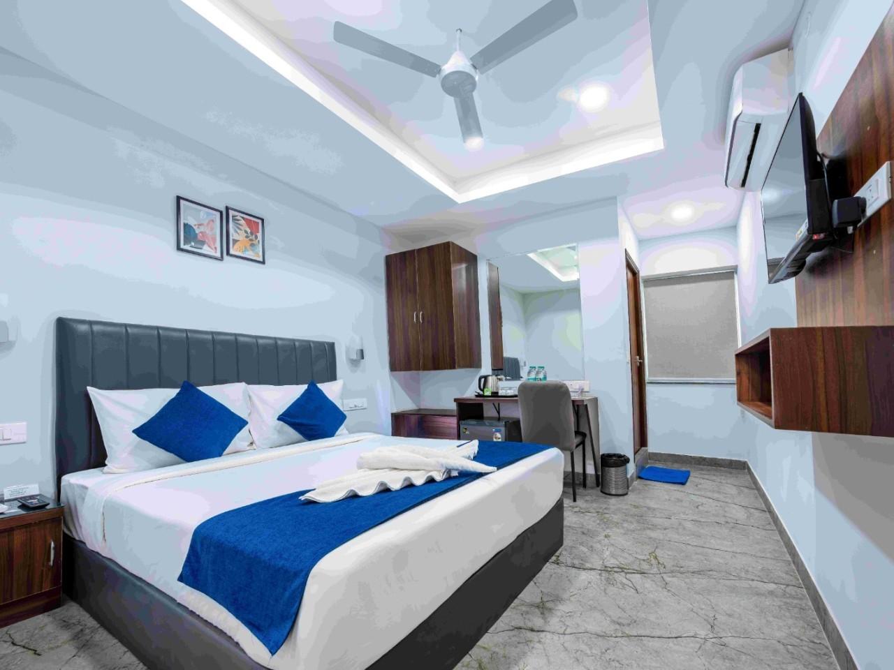 Yellow sapphire hotel Gachibowli in Hyderabad