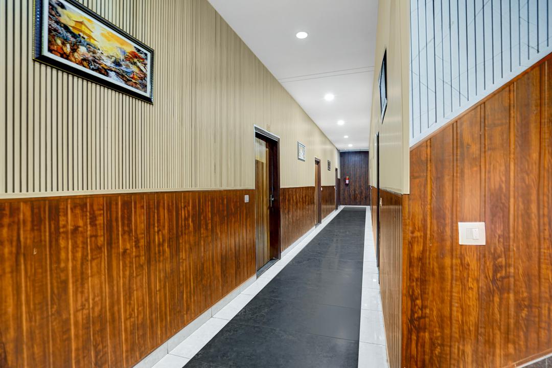 Hotel O Silver Arc Mall Ludhiana Formerly White Solitaire in Zirakpur