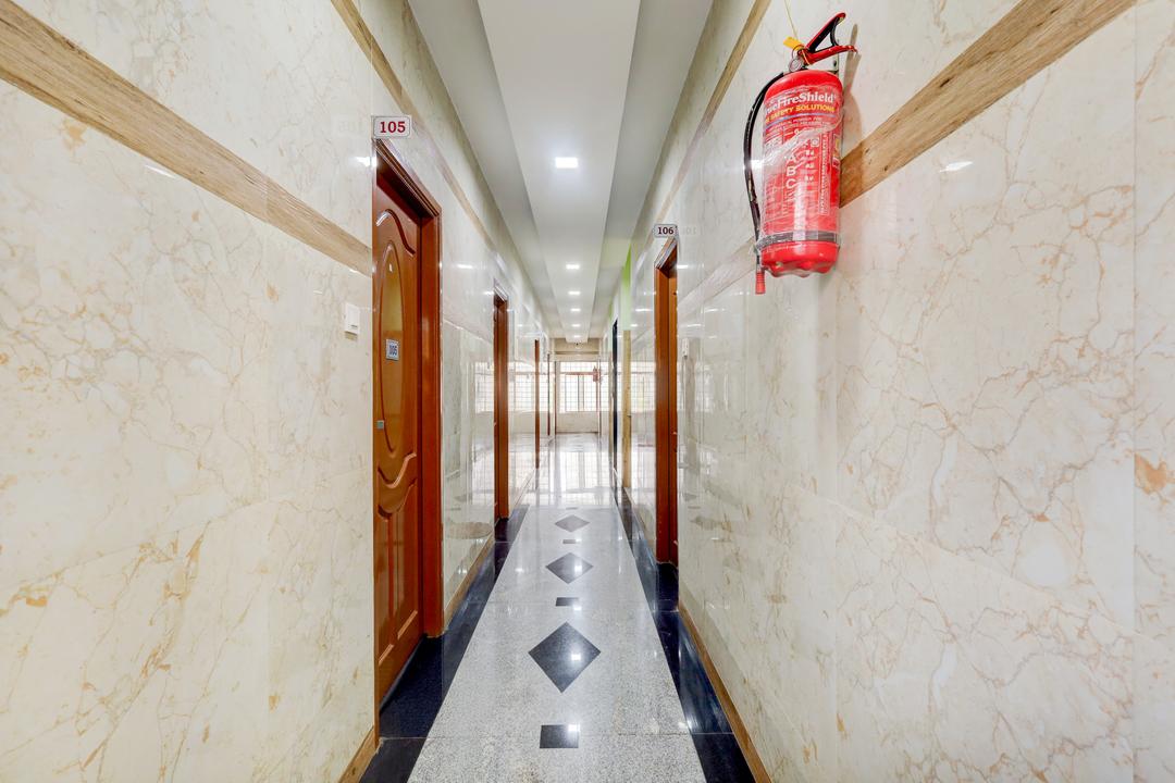 Super Townhouse Koyambedu Metro Station Chennai Formerly SR Residency in Chennai
