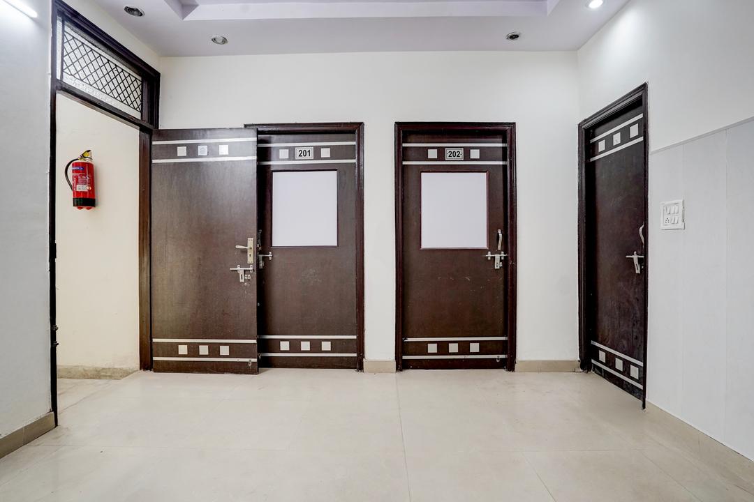 Hotel O Dwarka Mor Metro Station in Delhi