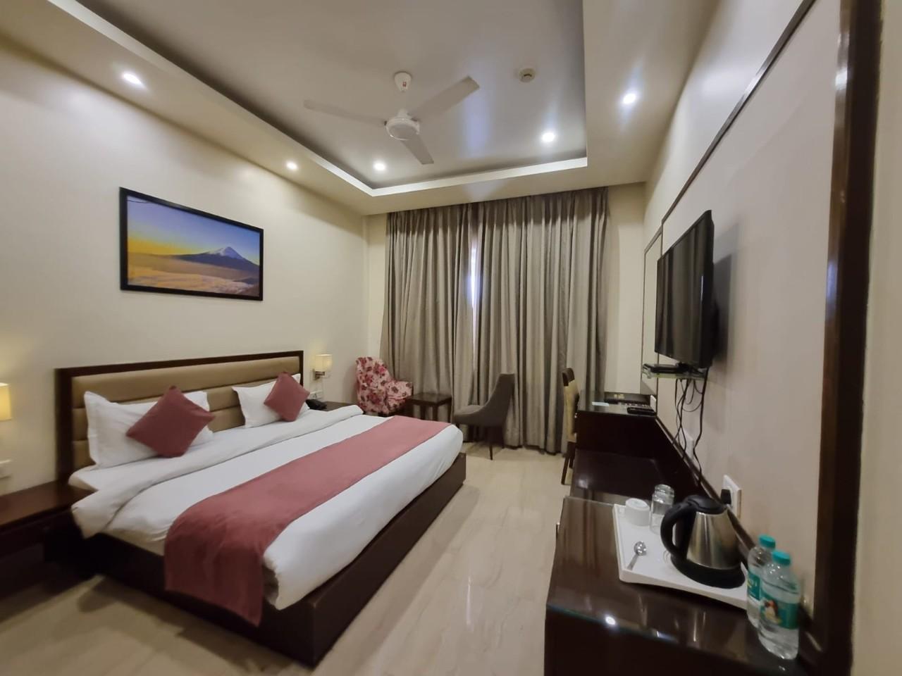 Hotel Star Wood in Dehradun