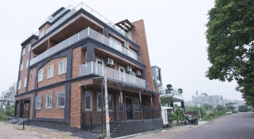 Hotel Parth Paradise in Lucknow