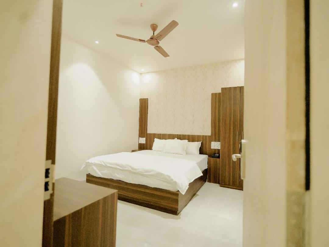 Hotel Vibez Inn in Jabalpur