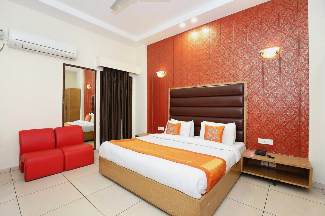 Super Townhouse Zirakpur Bus Stand Formerly Hotel Citi Inn in Zirakpur