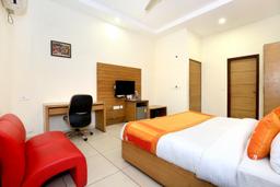 Super Townhouse Zirakpur Bus Stand Formerly Hotel Citi Inn in Zirakpur