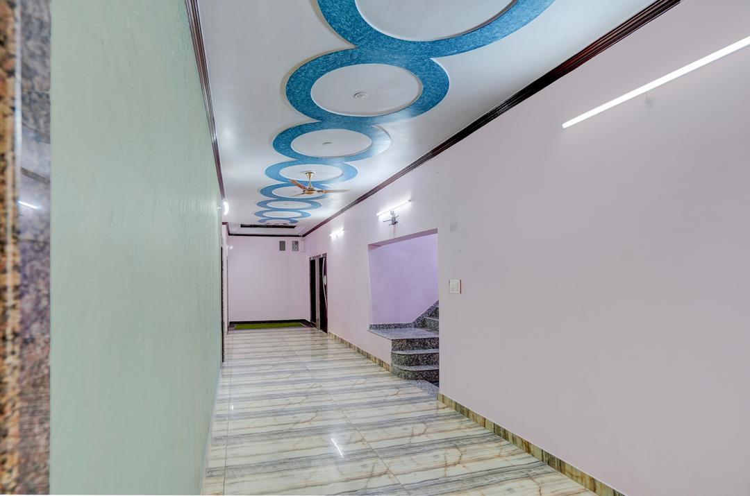 Collection O Gorakhpur Mandir Formerly Pavitra Palace in Gorakhpur
