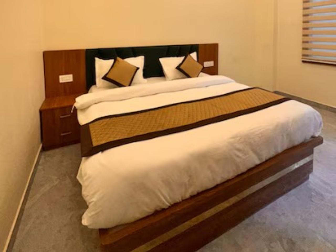 Hotel R.K. Palace Near Banke Bihari Temple in Vrindavan