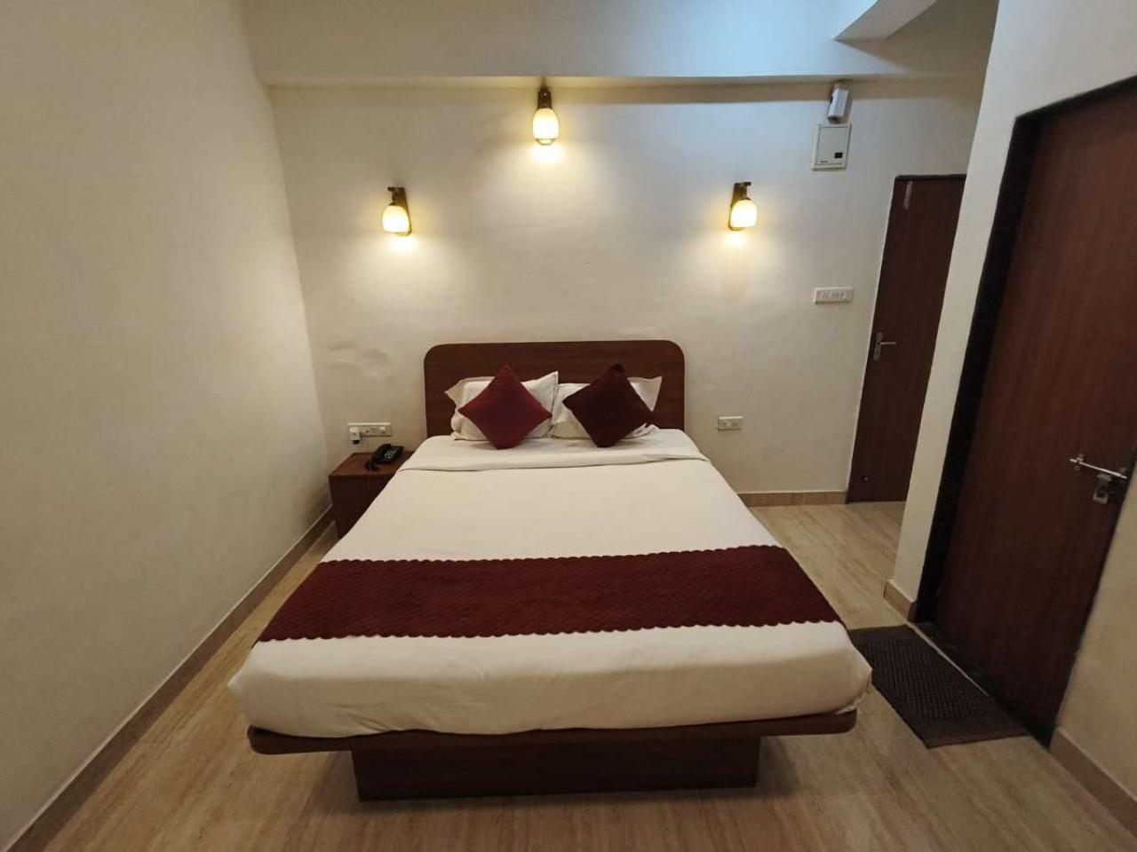 Hotel Sandesh Palace in Lonavala