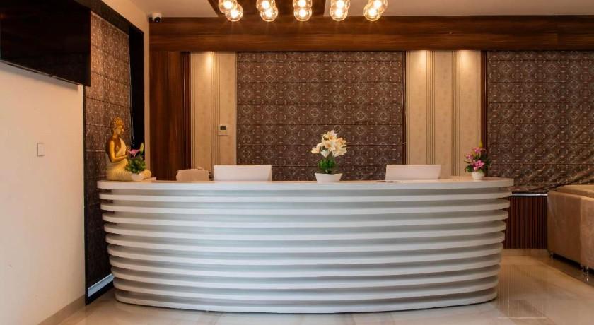 Hotel Avenue 30 in Lucknow