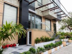 Hotel Avenue 30 in Lucknow