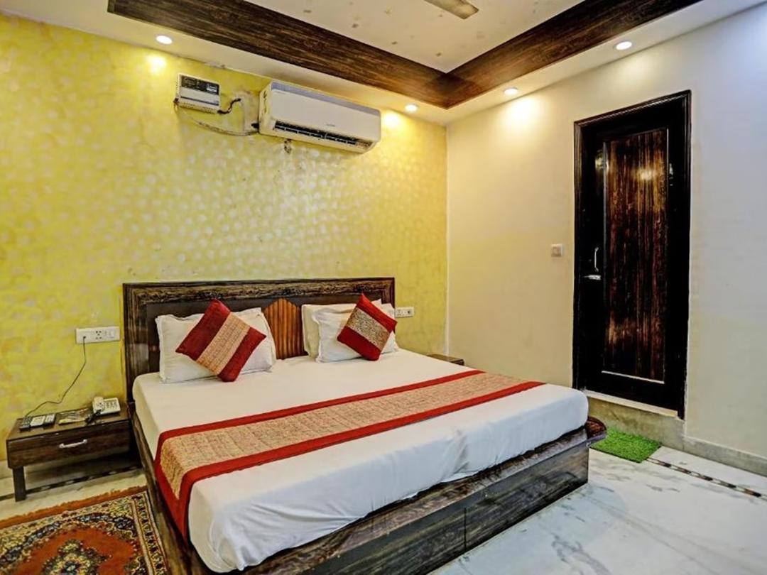 Hotel Anand in Delhi