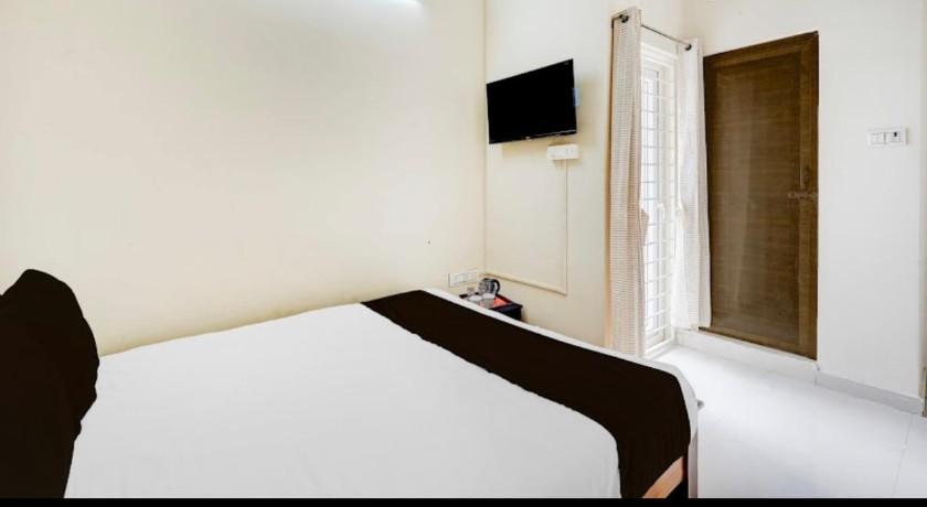  B2N Hotels Sholinganallur in Chennai