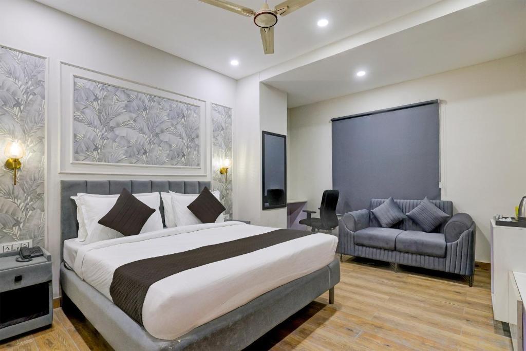 Hotel Raasha Premier in Noida