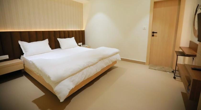 Hotel Adora in Delhi