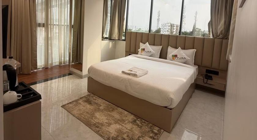 Hotel TTURA Rooftop Bar & Rooms in Pune