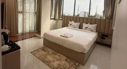 Hotel TTURA Rooftop Bar & Rooms in Pune