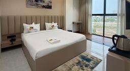 Hotel TTURA Rooftop Bar & Rooms in Pune