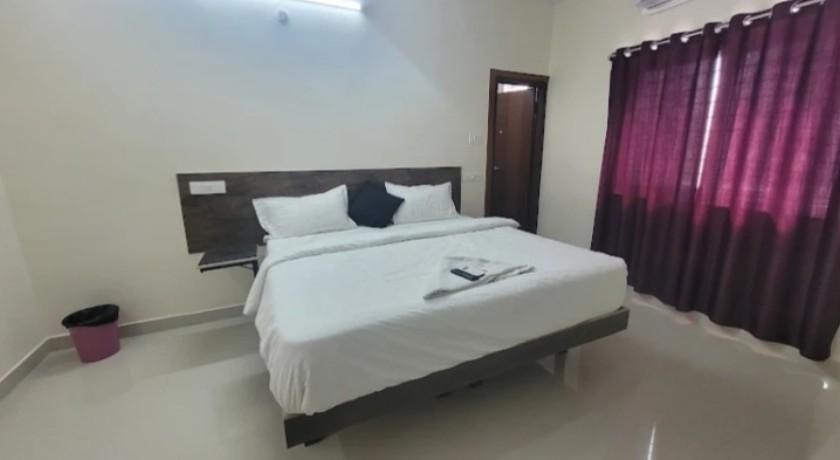 Ayaansh Luxury Park Inn in Hyderabad