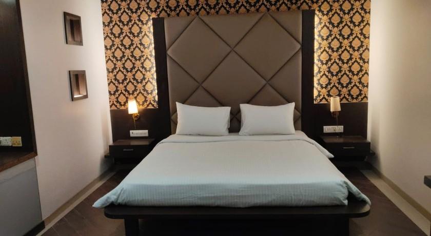 Hotel Mumbai House in Thane