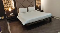 Hotel Mumbai House in Thane