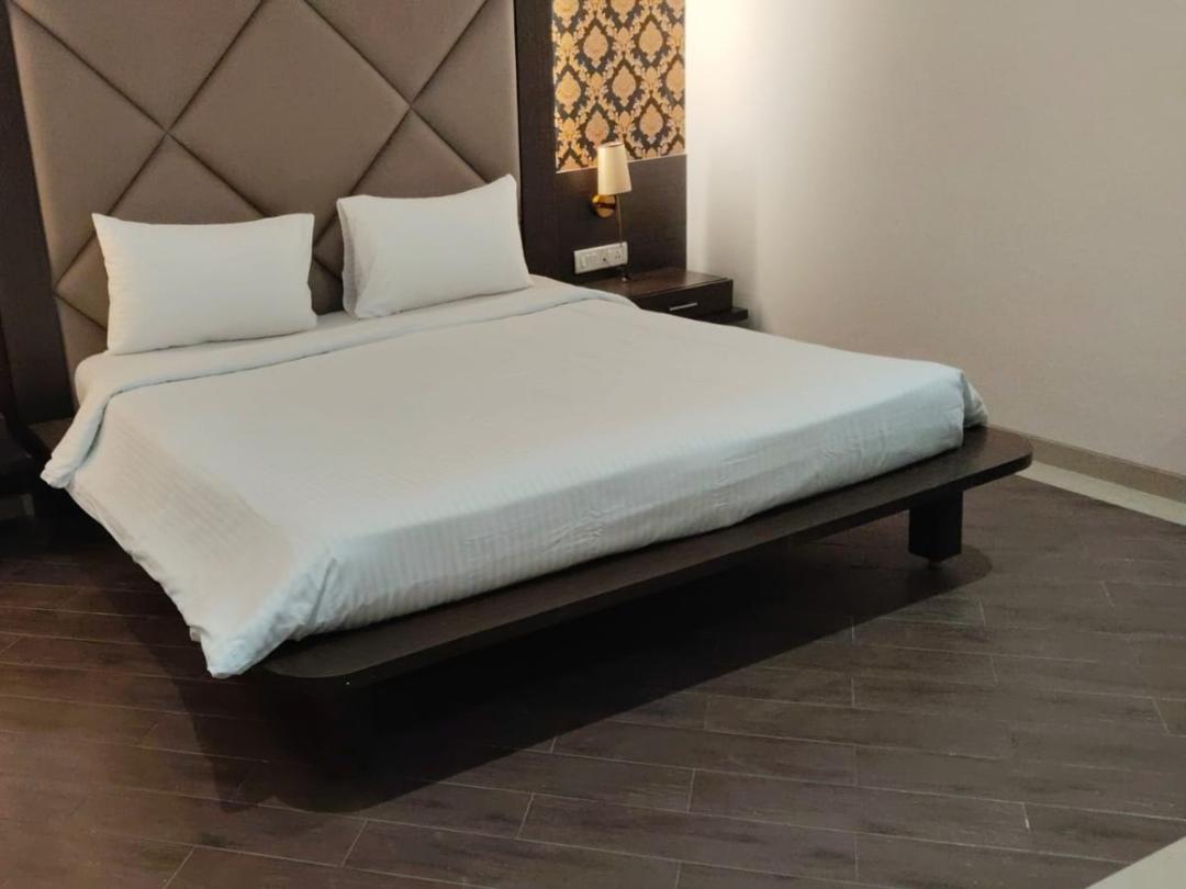 Hotel Mumbai House in Thane