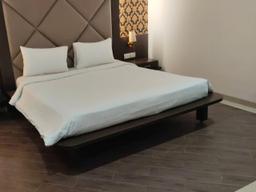 Hotel Mumbai House in Thane